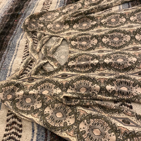 Patterned Blouse - Picture 2 of 3